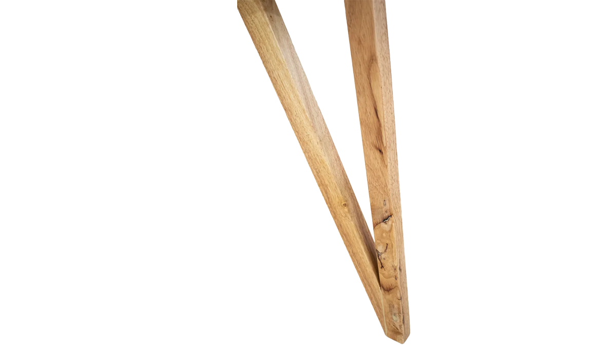 Phần khung và chân bàn được làm từ gỗ sồi có tính bền cao và chắc chắn