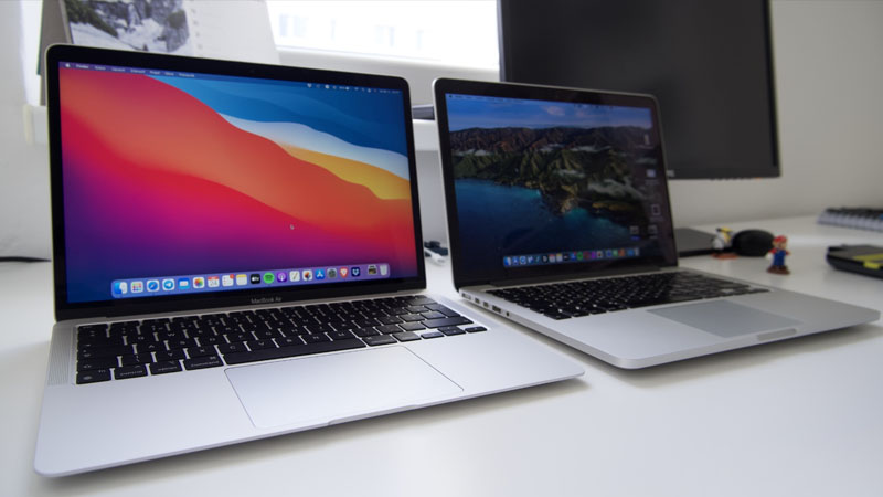 Macbook Pro thông thường nặng và to hơn so với các dòng Macbook Air.