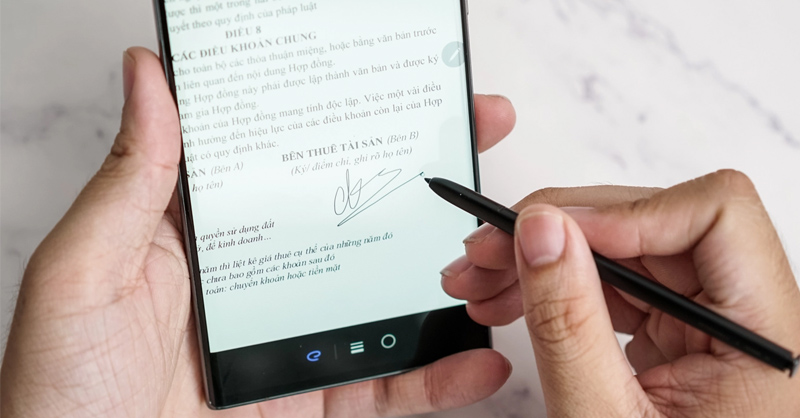Bút S Pen giúp ký văn bản chính xác và nhanh chóng hơn