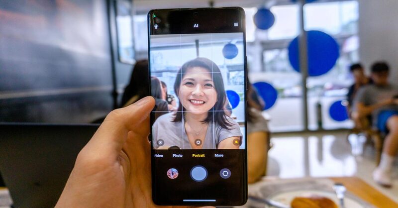 Camera Selfie 32MP trên Xiaomi 12 Pro giúp người dùng tự tin chụp tự sướng