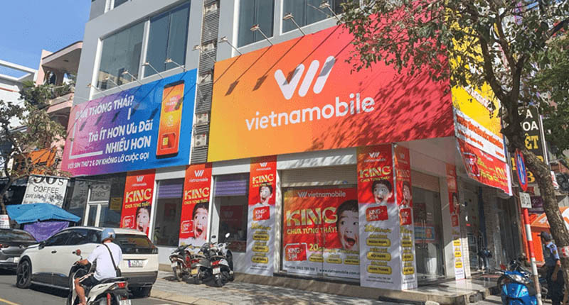 Đến điểm giao dịch Vietnamobile để đăng ký SIM chính chủ