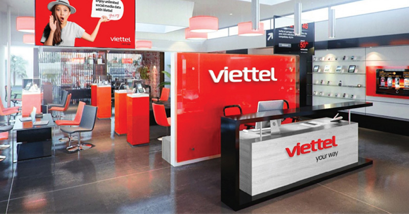 Đến điểm giao dịch Viettel để đăng ký SIM chính chủ 