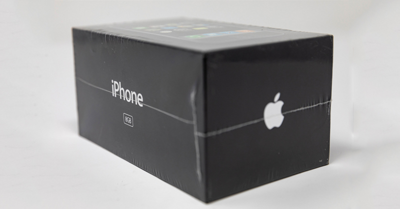 iPhone đời đầu nguyên seal với giá bán khủng