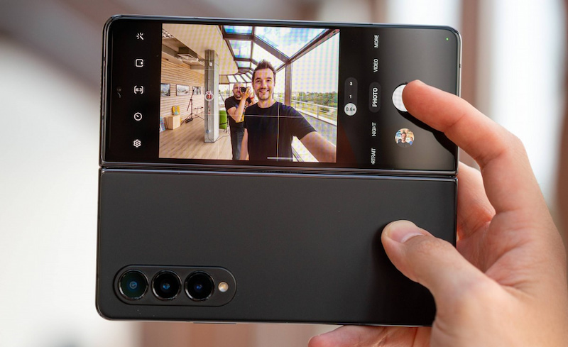 Khả năng Selfie tiện lợi trên Galaxy z Fold4