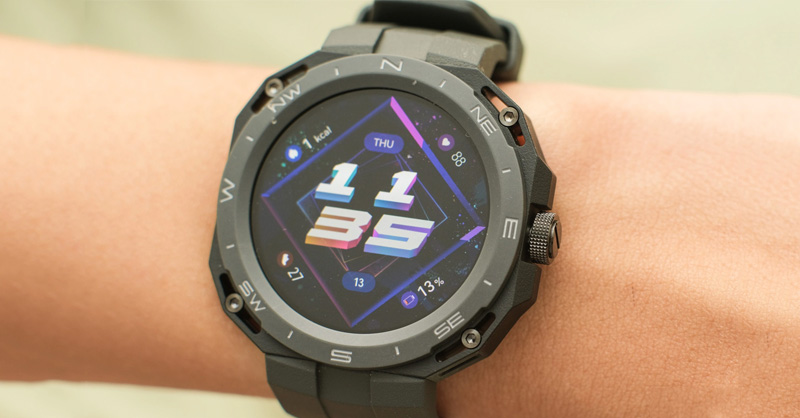 Màn hình 1.32 inch của đồng hồ Huawei Watch GT Cyber