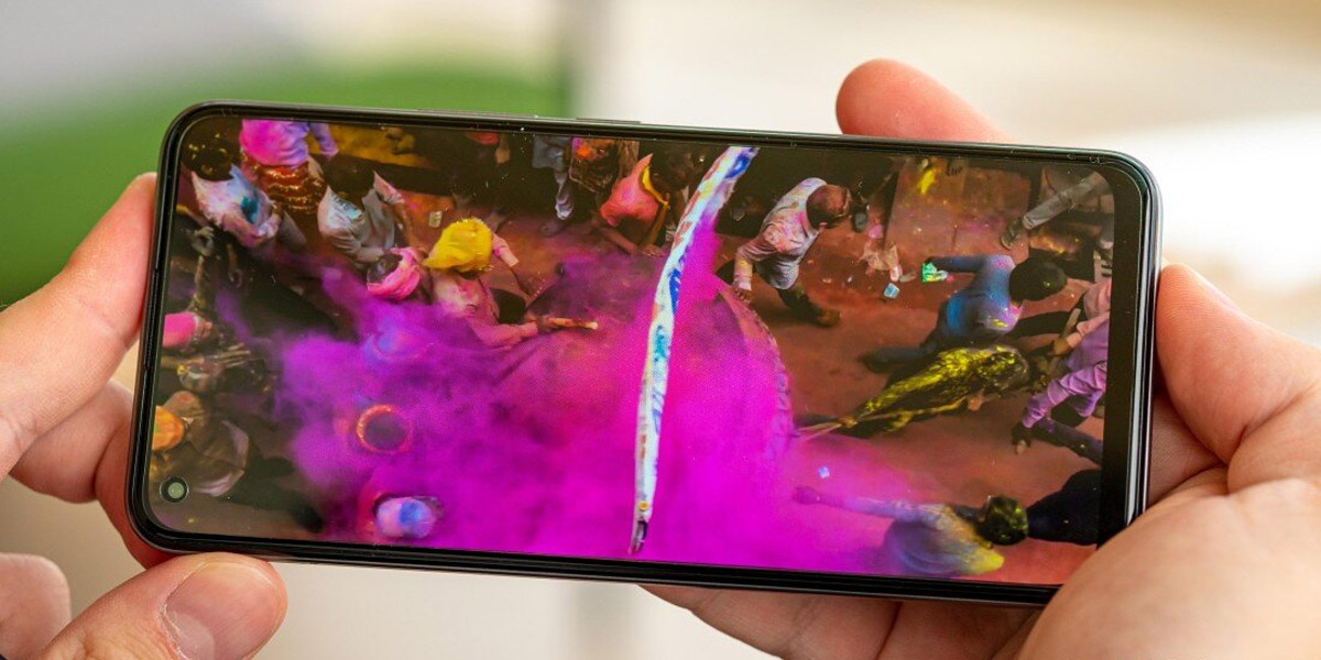 Màn hình điện thoại Realme 8 hiển thị chất lượng, màu sắc rực rỡ