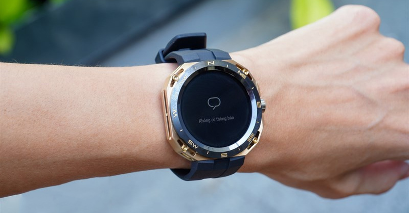 Phiên bản vàng đen của đồng hồ Huawei Watch GT Cyber