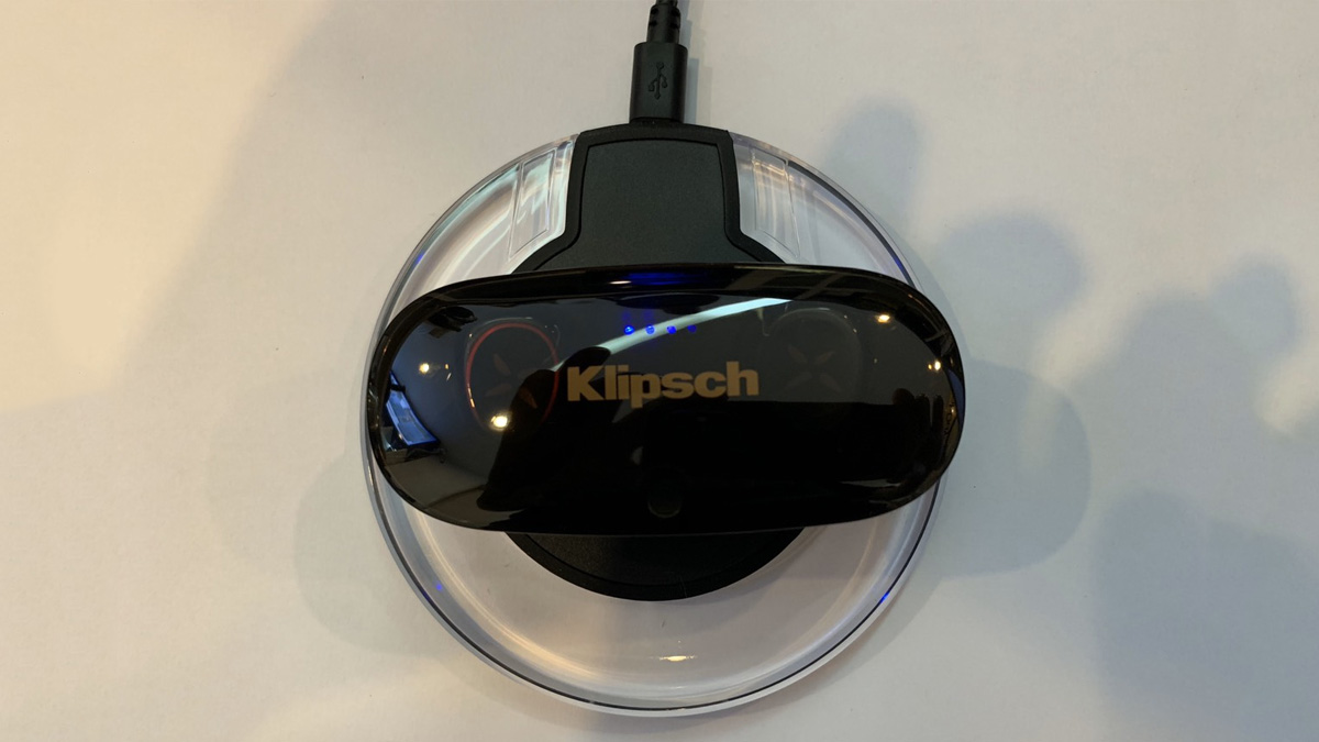 Tai nghe Bluetooth Klipsch S1 True Wireless đi kèm sạc không dây tiện lợi