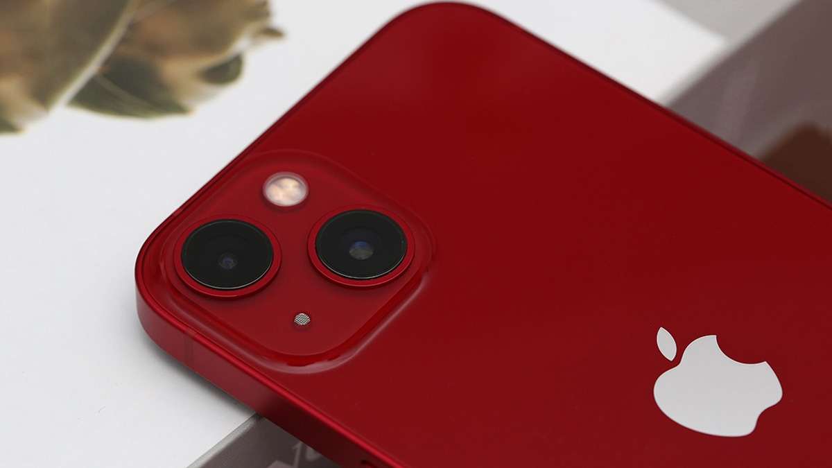 Thiết kế cạnh vuông cùng cụm camera đẹp mắt của iPhone 13