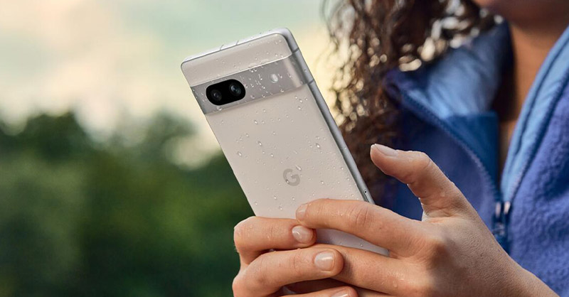 Thiết kế của Google Pixel 7a gọn gàng, sang trọng và dễ dàng cầm nắm thao tác