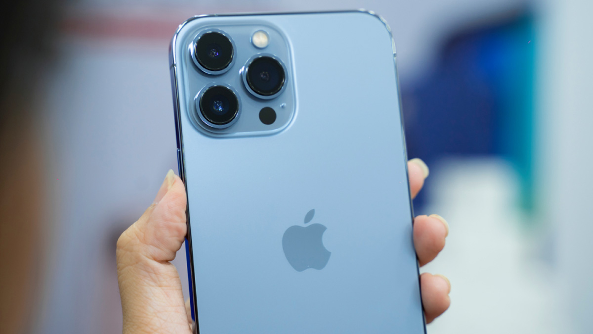 Thiết kế nguyên khối của iPhone 13 Pro Max xanh dương 