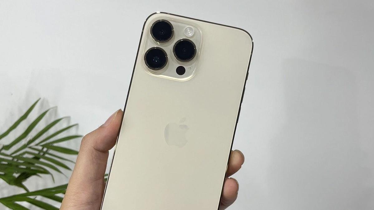 Vẻ đẹp nhẹ nhàng, tinh tế của iPhone 13 Pro vàng 