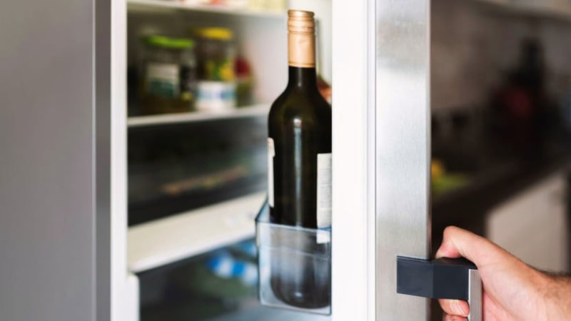 Bảo quản lí rượu ở bên trong gầm tủ lạnh
