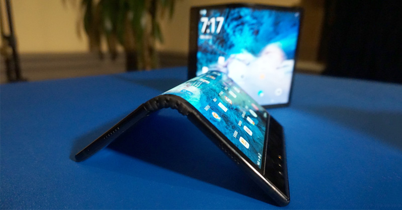 Royole FlexPai là chiếc điện thoại màn hình gập đầu tiên ra mắt năm 2018