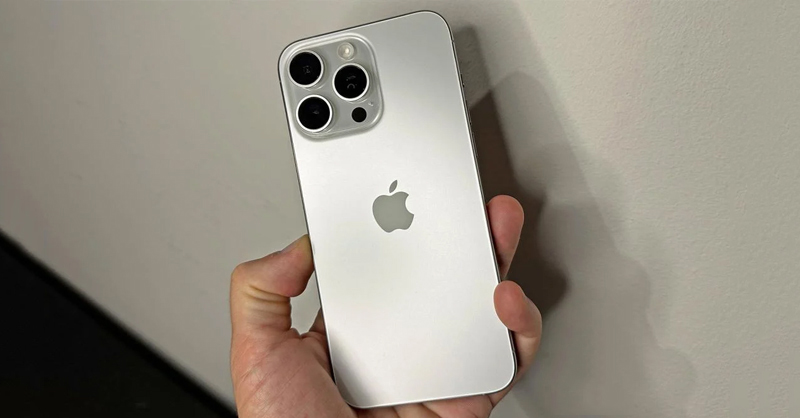 iPhone 15 Pro được trang bị khung viền Titan để thay cho thép không gỉ