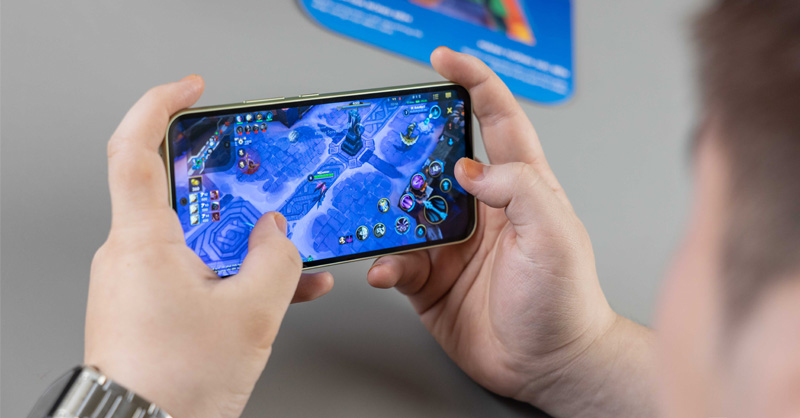 Người dùng có thể trải nghiệm chơi game thỏa thích trên Galaxy A55