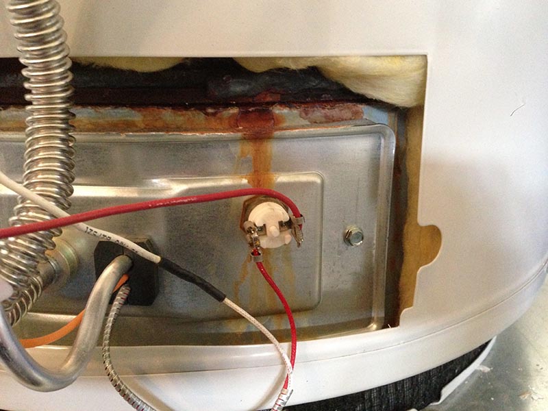 Dây dẫn điện của máy nước nóng bị lỗi