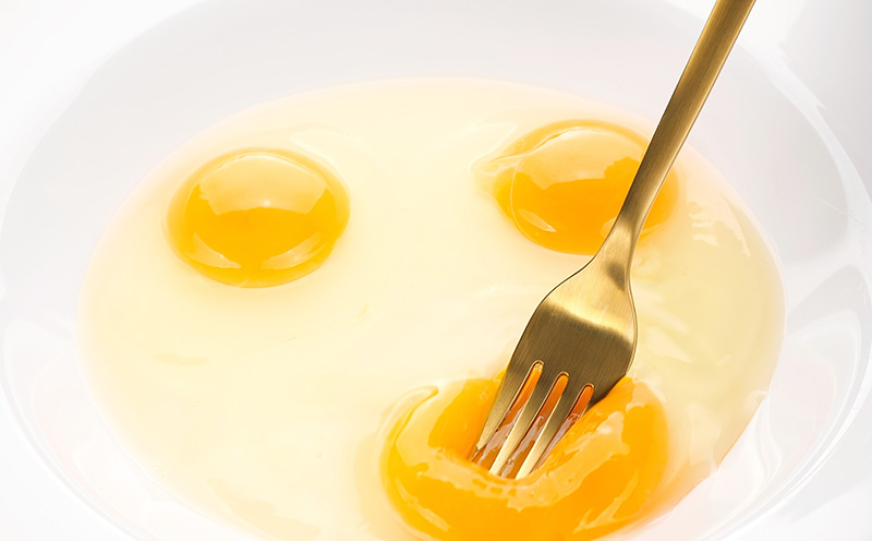 Đánh trứng bông bằng nĩa 