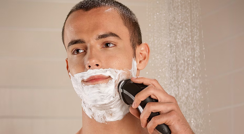 Kem cạo râu giúp làm mềm sợi râu 