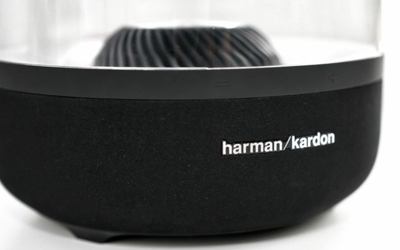 Logo Harman Kardon trên sản phẩm loa