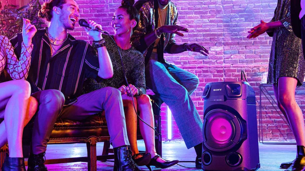 Loa Sony hỗ trợ ngõ cắm micro để hát karaoke