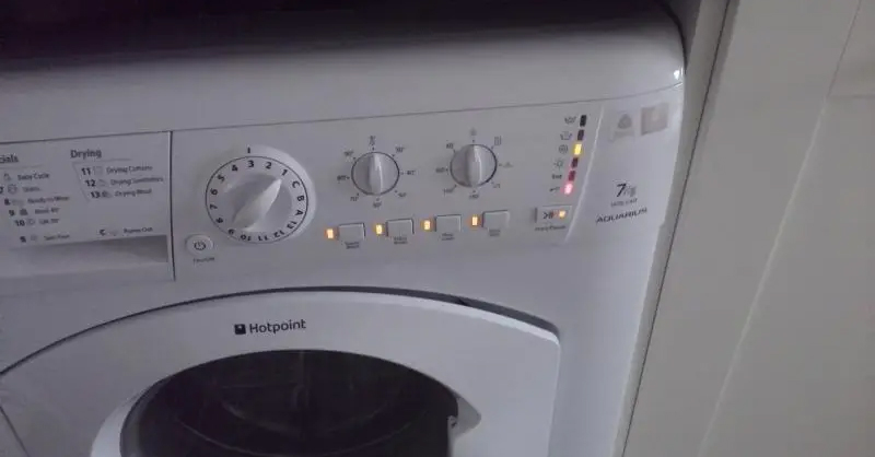Tình trạng máy giặt nháy đèn liên tục