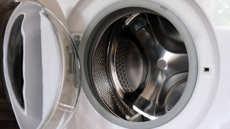Cửa máy giặt Hitachi chưa được đóng kín trong chu trình vắt
