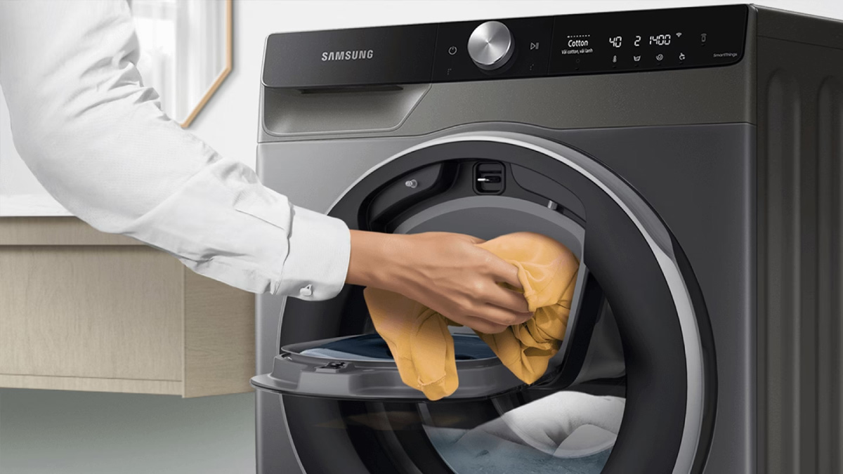 Cửa phụ Add Wash cho phép người dùng thêm đồ vào lồng giặt bất cứ khi nào