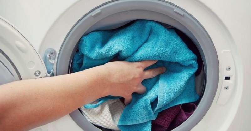 Không nên bỏ quá nhiều quần áo vào trong lồng giặt