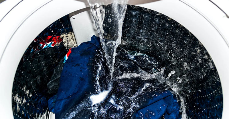 Lỗi E8 máy giặt Aqua khiến thiết bị xả nước không ngừng