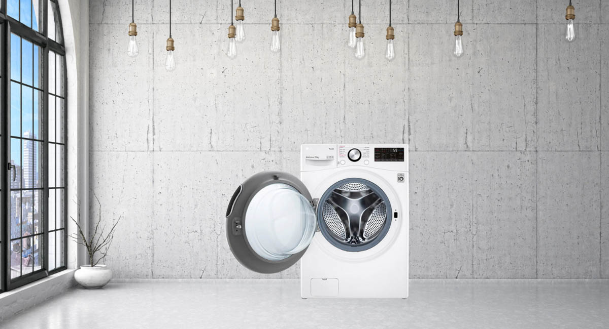 Máy giặt sấy LG với cửa kính cường lực và lồng giặt thép không gỉ bền chắc