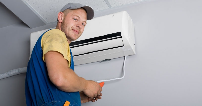 Liên lạc với thợ sửa máy lạnh uy tín để nhận được sự hỗ trợ đúng cách, an toàn