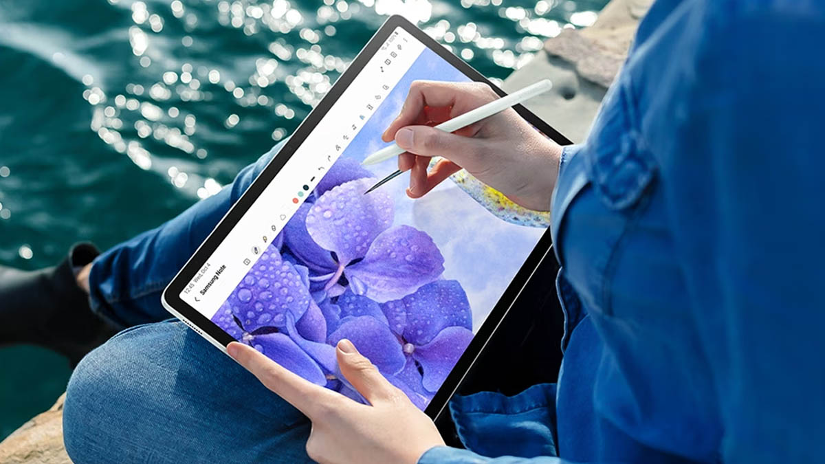 Galaxy Tab S9 FE sở hữu khả năng kháng nước và kháng bụi chuẩn IP68