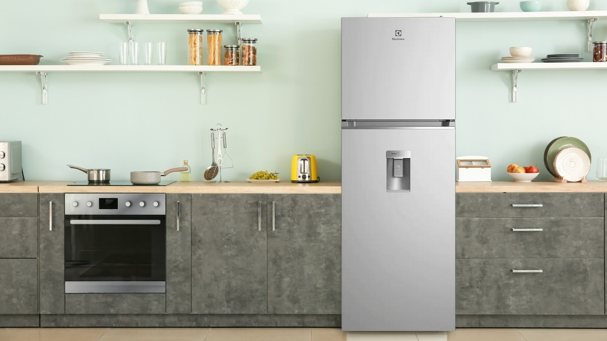 Tủ Lạnh Electrolux Inverter 312 Lít ETB3440K-A sở hữu thiết kế tối giản