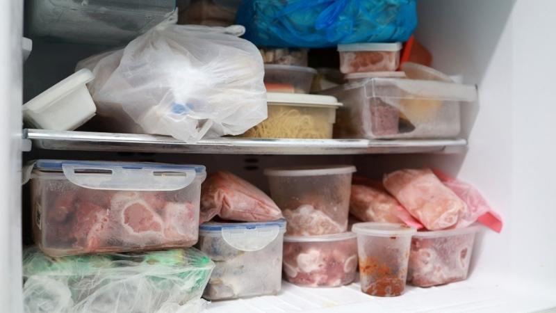Ngăn đông tủ lạnh chứa quá nhiều thực phẩm