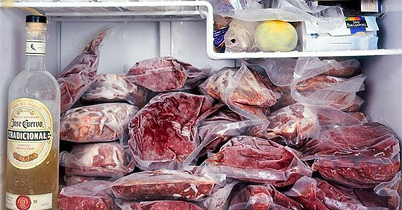 Quá nhiều thực phẩm trong tủ lạnh có thể phát sinh mùi hôi