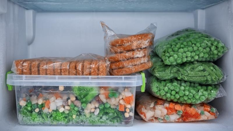Sắp xếp thực phẩm trong tủ một cách khoa học, hợp lý