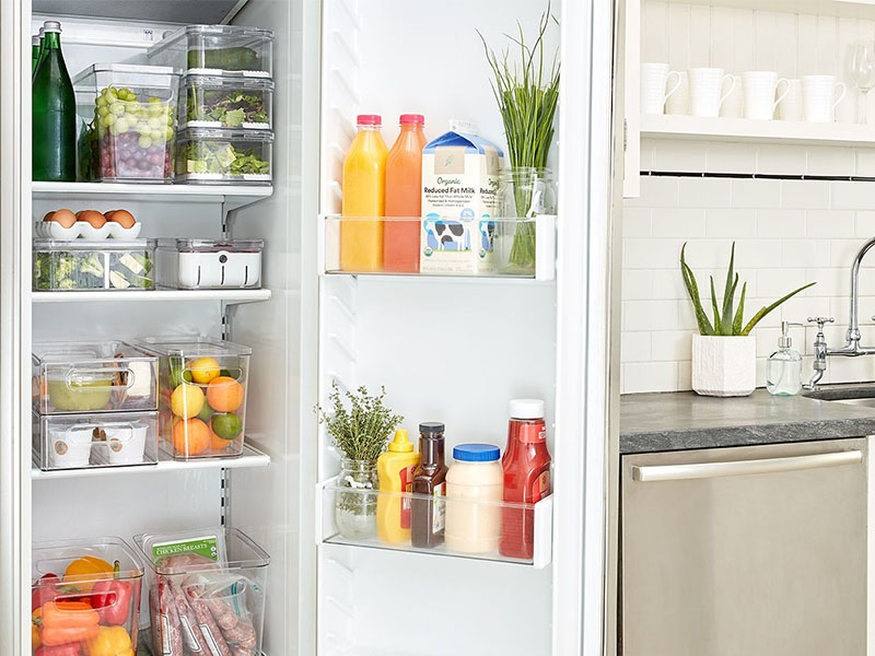 Sự dãn nở của các vật được bảo quản bên trong khiến tủ lạnh phát ra tiếng