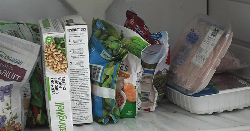 Thức ăn quá hạn để trong tủ lạnh có thể phát sinh vi khuẩn