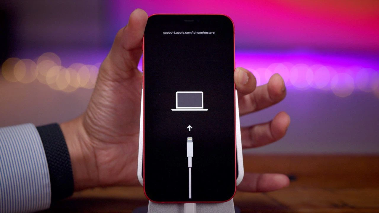 Để xử lý lỗi sạc iPhone không vào điện bạn có thể Restore iPhone về trạng thái ban đầu.