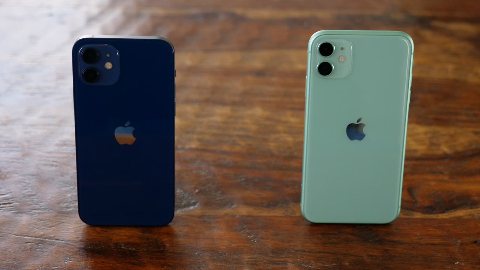 So sánh iPhone 11 và 12