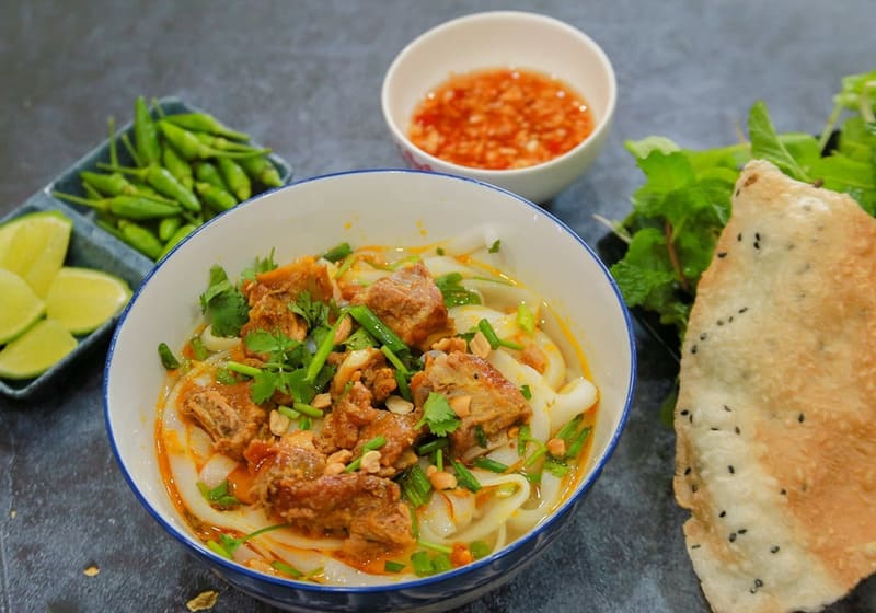 Mì Quảng sườn