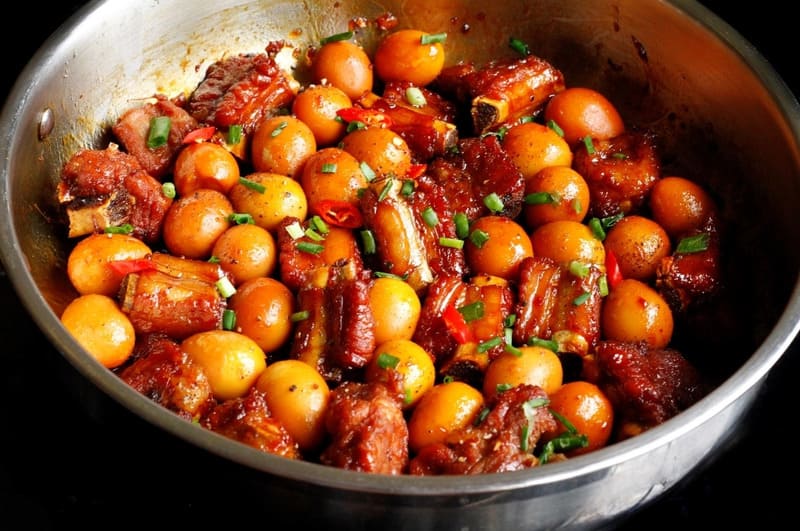 Sườn kho trứng cút