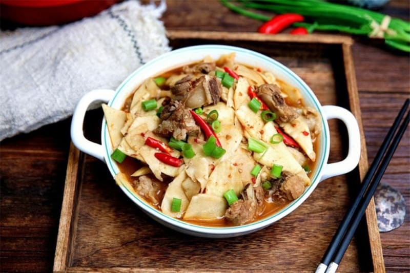 Sườn kho măng