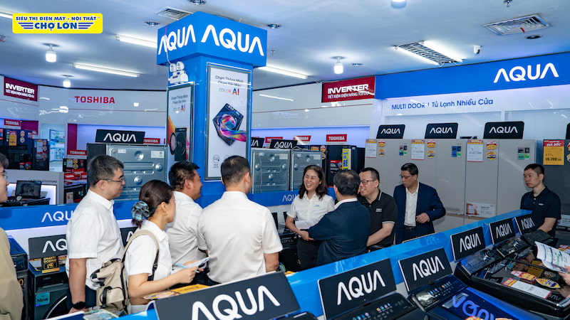 Không gian trưng bày sản phẩm AQUA tại Điện Máy Chợ Lớn
