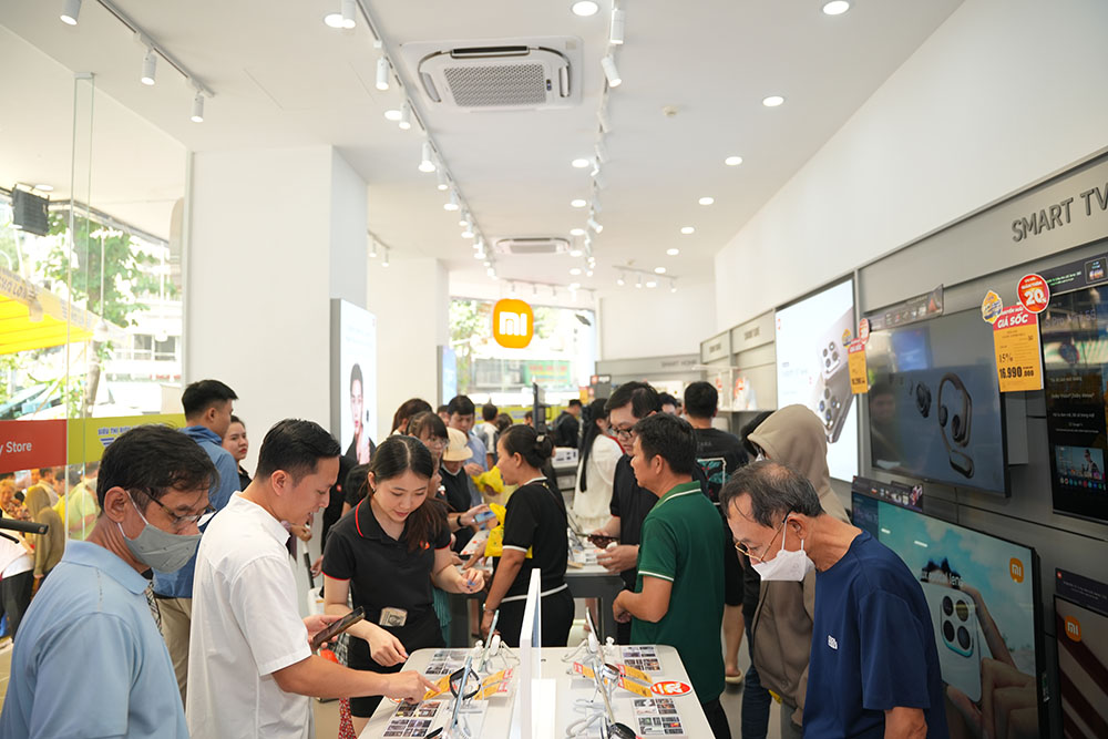 Mi Lux Store được thiết kế như một không gian trải nghiệm công nghệ