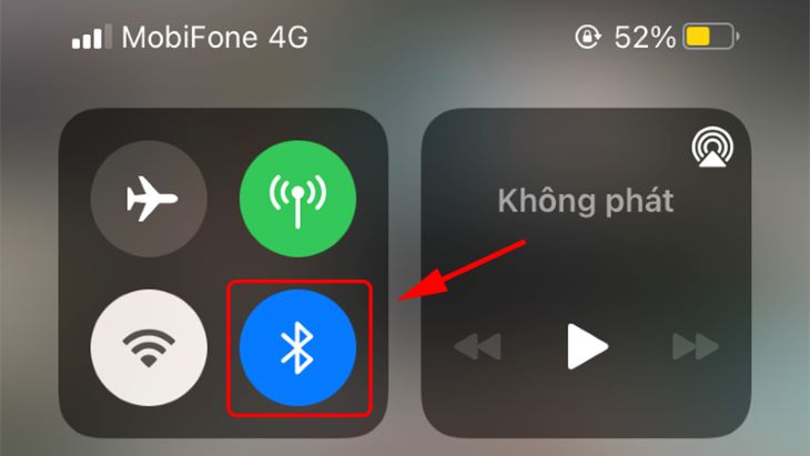 Bạn nhấn vào biểu tượng Bluetooth ở Trung tâm điều khiển để bật hoặc tắt.